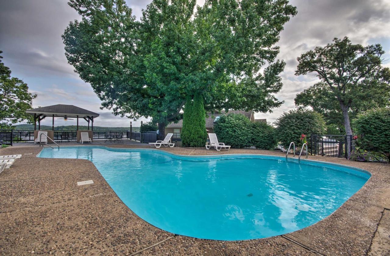 Bright Waterfront Condo With Resort Amenities! Lake Ozark Kültér fotó